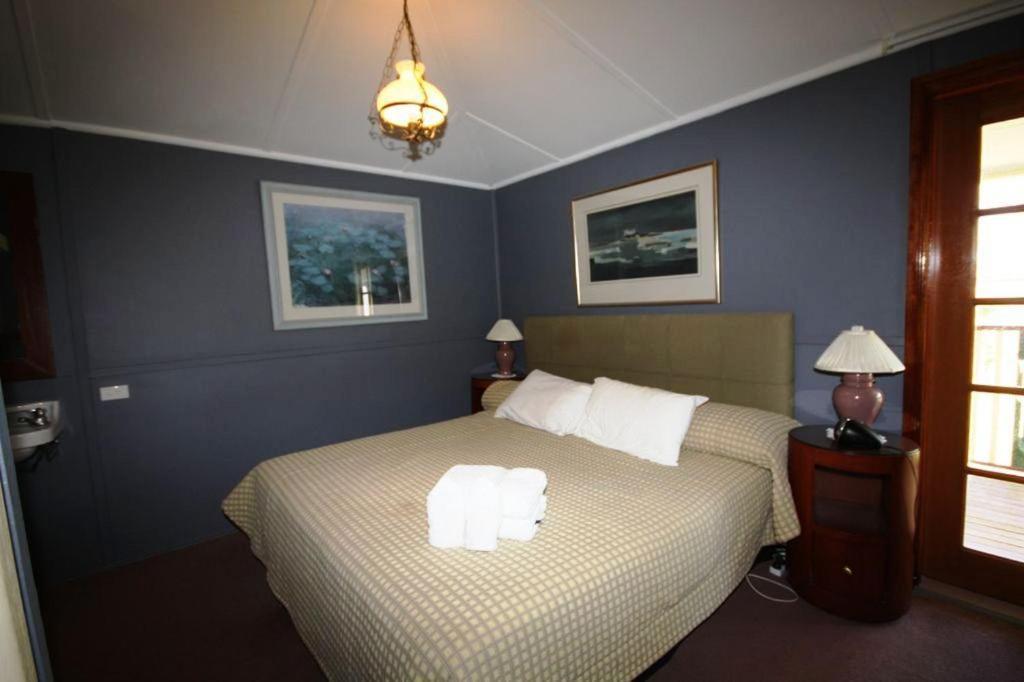Riverside Motel 4*