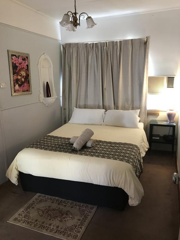 Riverside Motel 4*