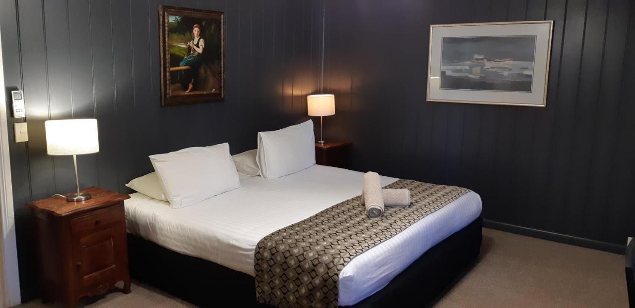 Riverside Motel 4*