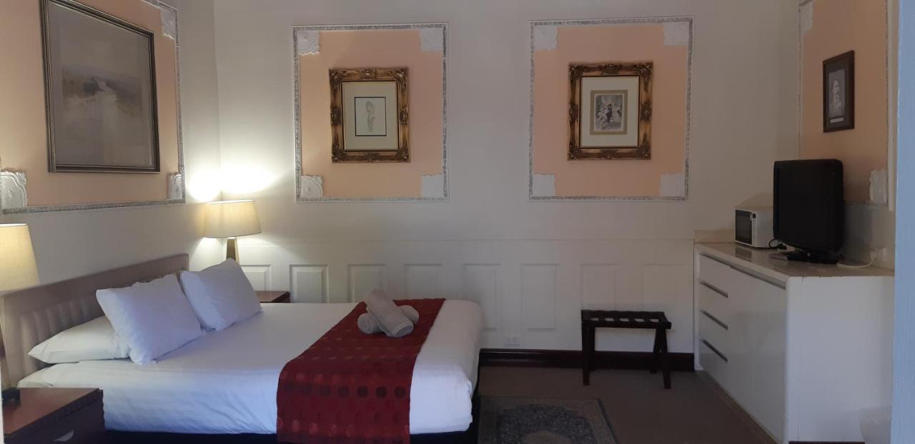Riverside Motel 4*