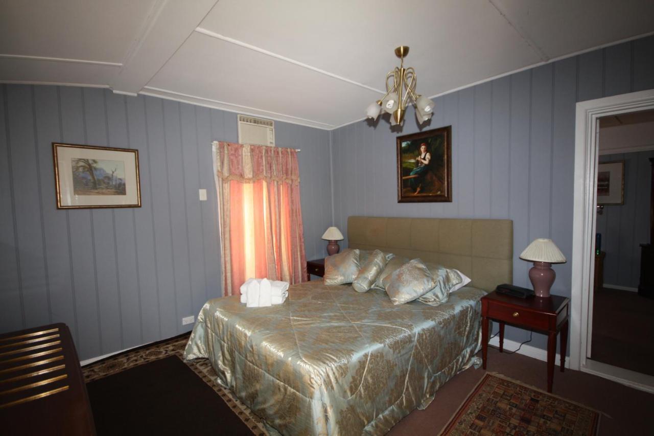 Riverside Motel 4*