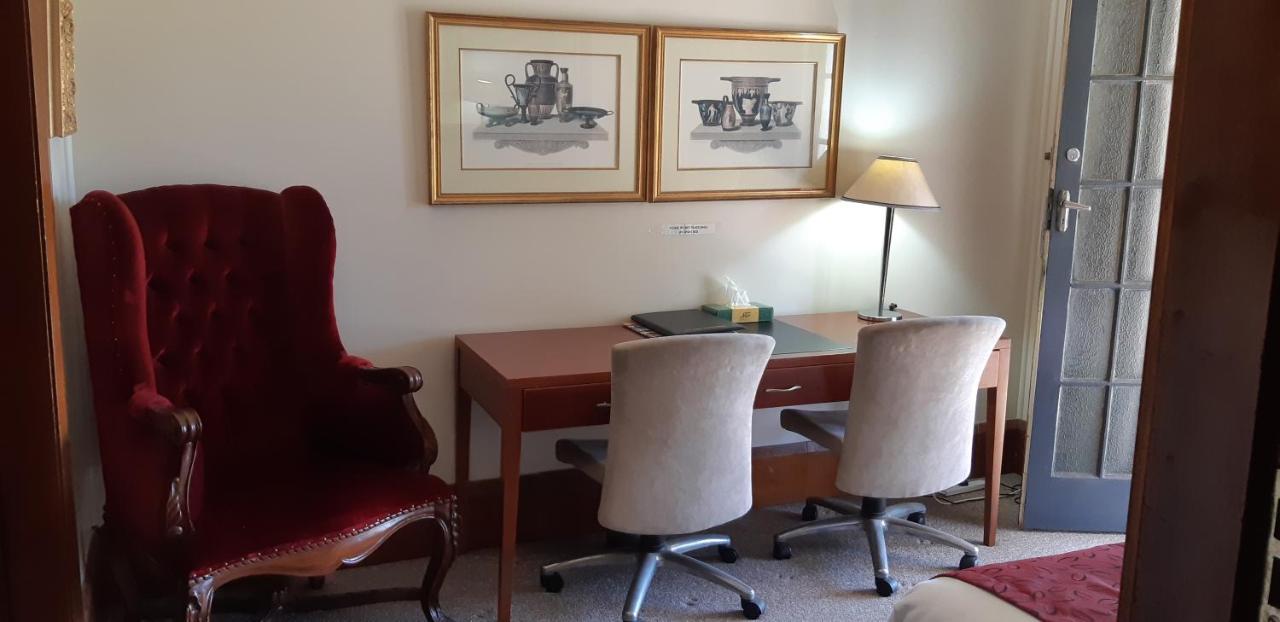 Riverside Motel 4*