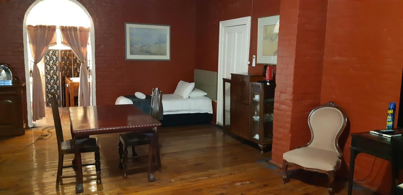 Riverside Motel 4*